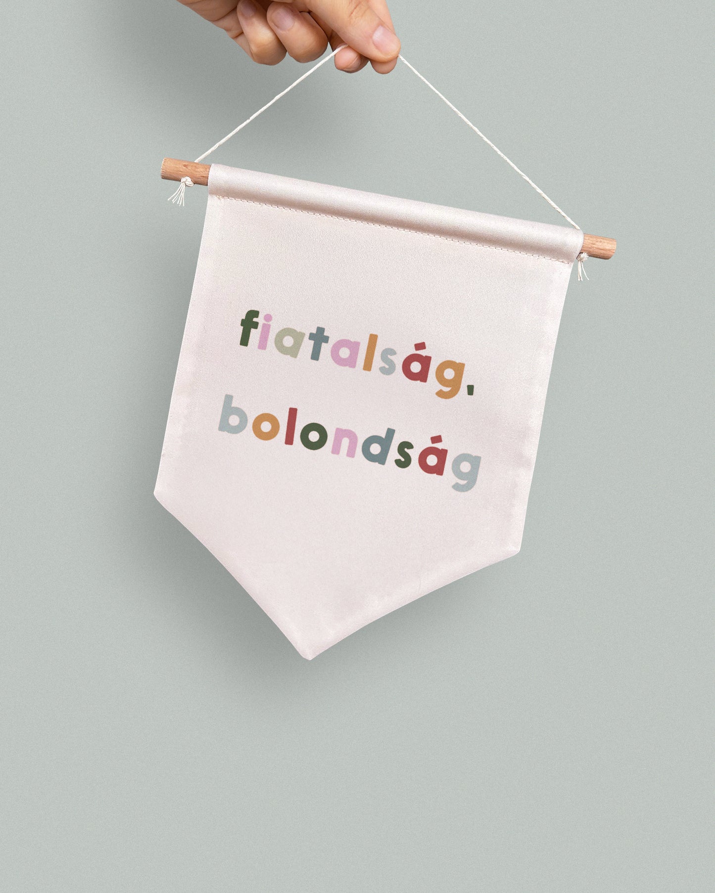 'Fiatalság, bolondság' pamut banner