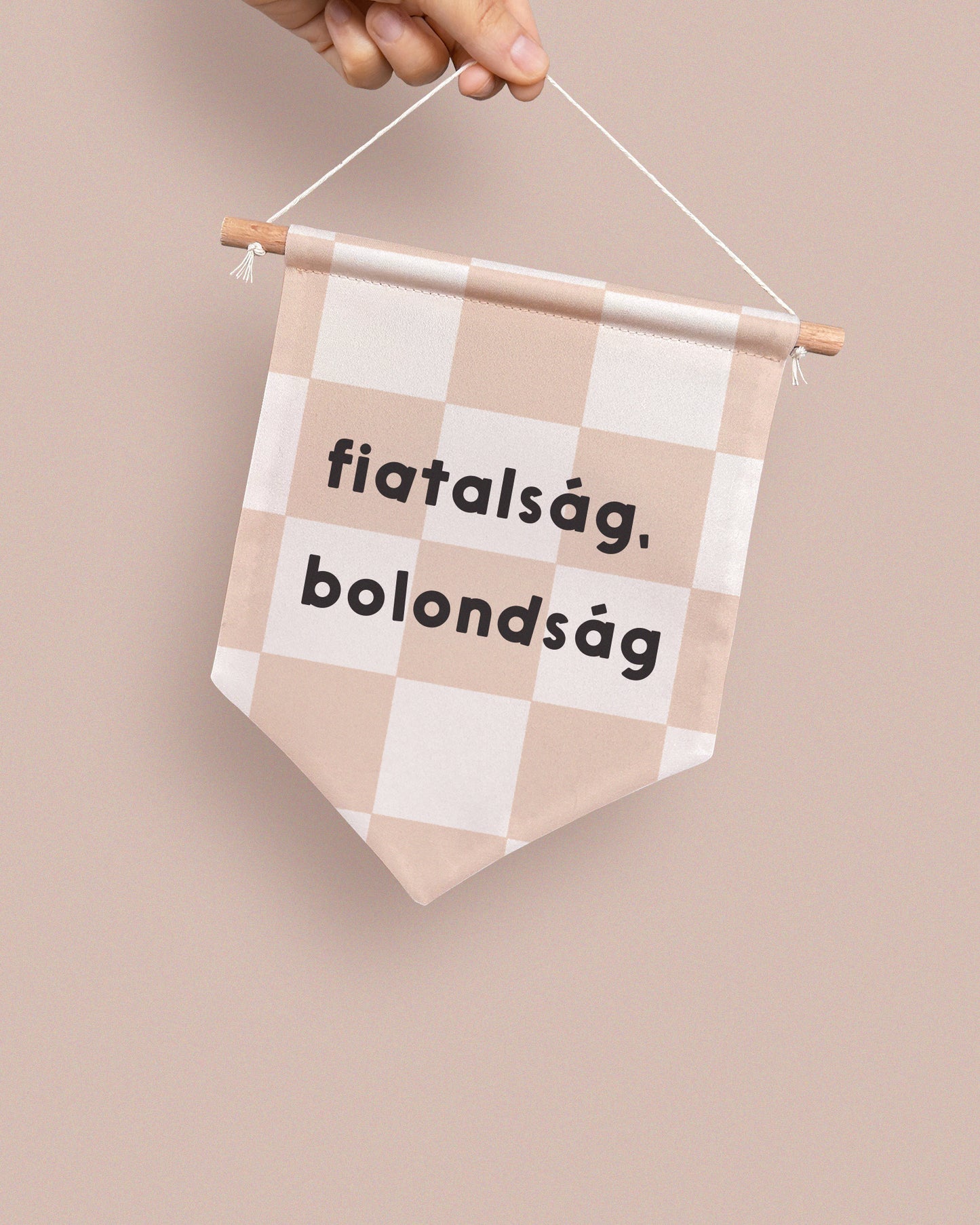 'Fiatalság, bolondság' pamut banner