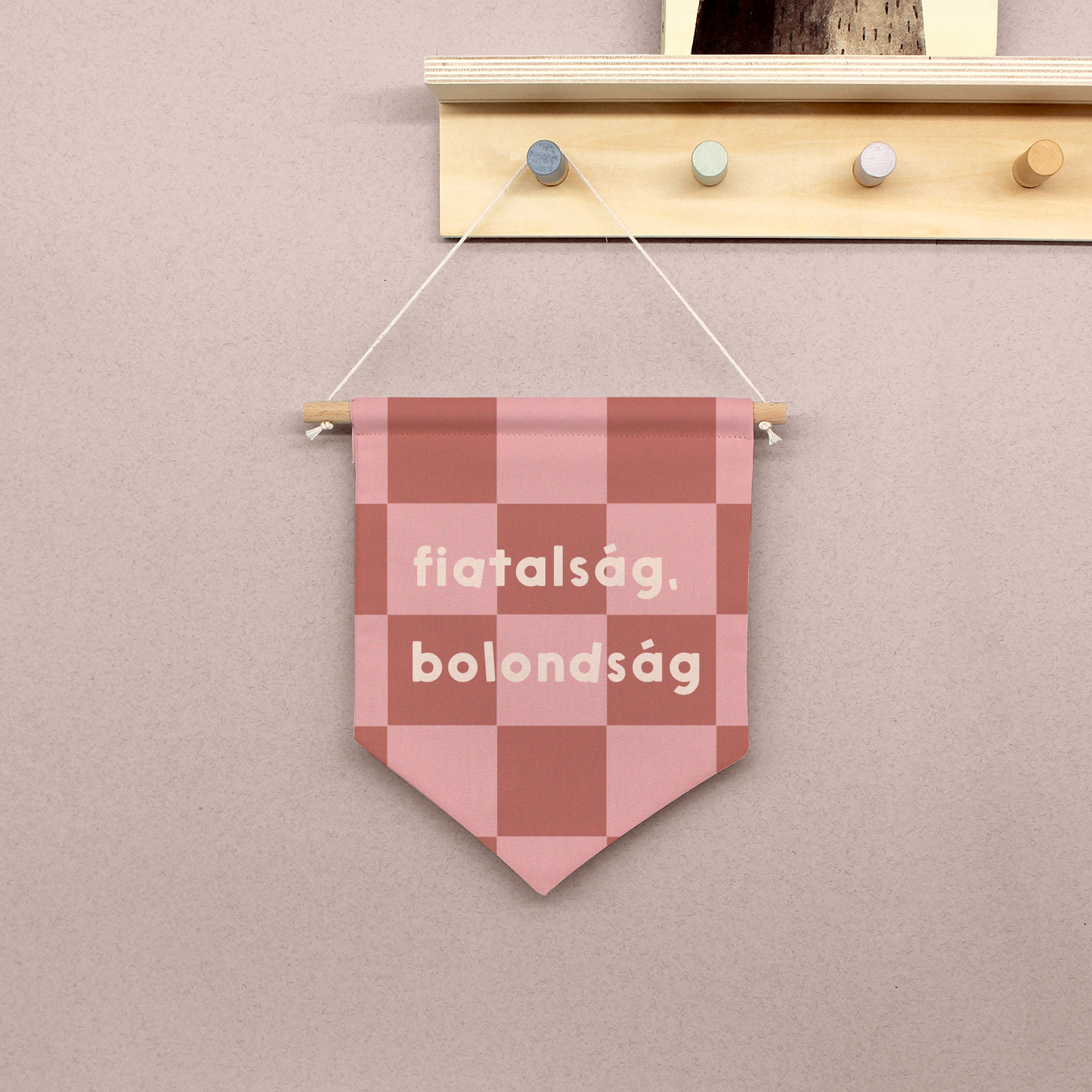 'Fiatalság, bolondság' pamut banner